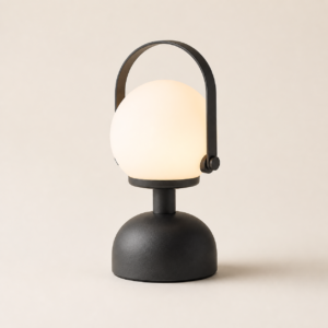 Skulpturel bordlampe